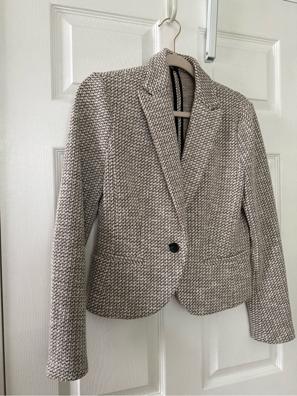 Amanda & Chelsea One Button Blazer - Picture 4 of 9